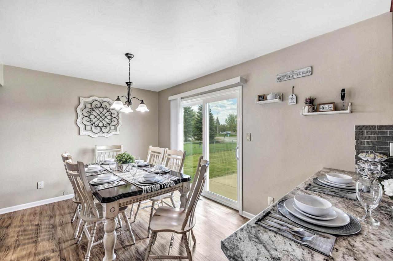 Serene 3 Bedroom Home, Nrm, Wi-Fi, Parking, Queen Bed De Pere Exterior photo